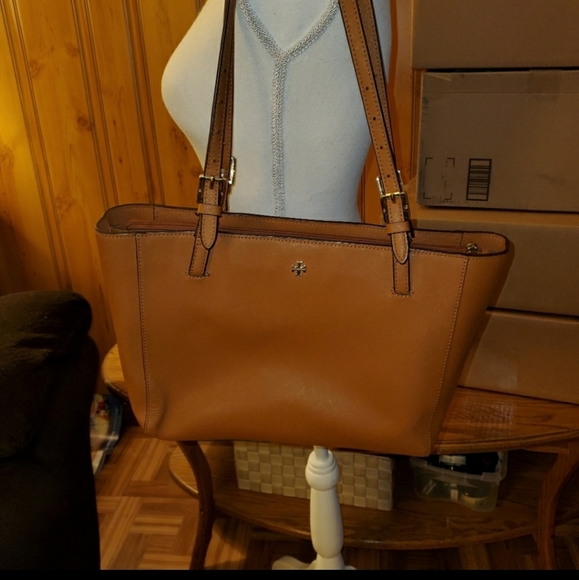 Tory Burch Handbags - TORY BURCH LARGE TAN MIDDLE POCKET SATCHEL